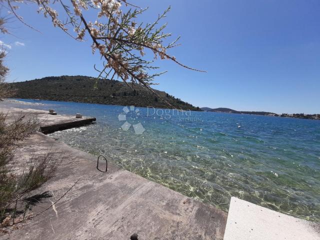 Kuća 142m2 sa 2 apartmana, 100m od mora - sunčana Rogoznica