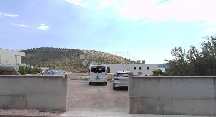 Kuća 142m2 sa 2 apartmana, 100m od mora - sunčana Rogoznica