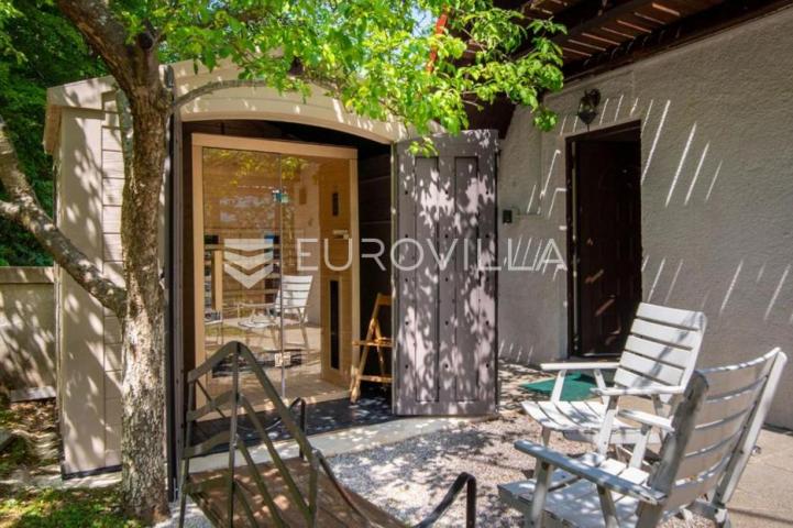 Fužine, planinska kuća spremna za turistički najam u mirnom i šumovitom okruženju