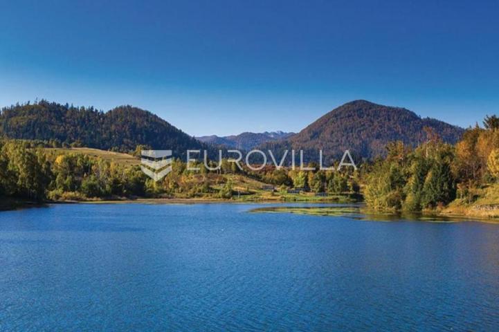 Fužine, planinska kuća spremna za turistički najam u mirnom i šumovitom okruženju