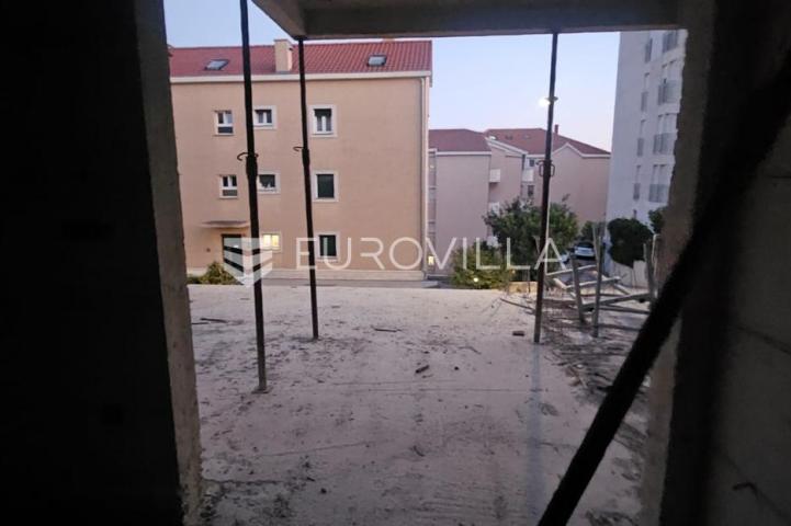 Split, Žnjan komforan jednosoban stan 59 m² u novogradnji s garažom