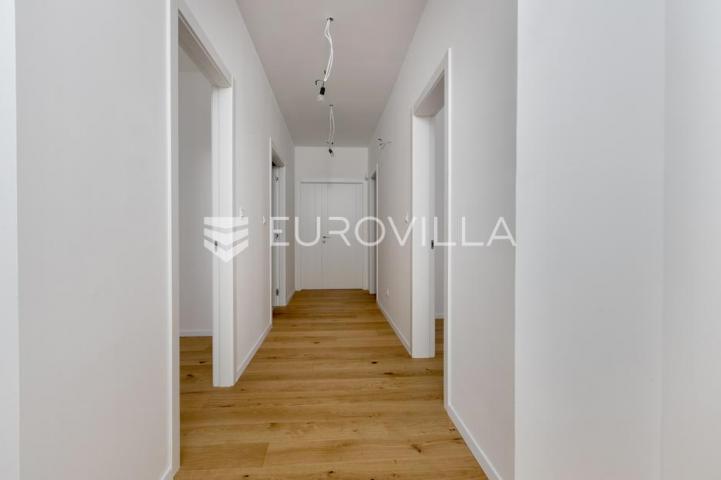 Rijeka, Pećine, NOVOGRADNJA, luksuzan četverosoban stan 163,72 m² prvi red do mora