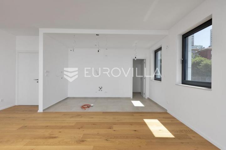Rijeka, Pećine, NOVOGRADNJA, luksuzan četverosoban stan 163,72 m² prvi red do mora