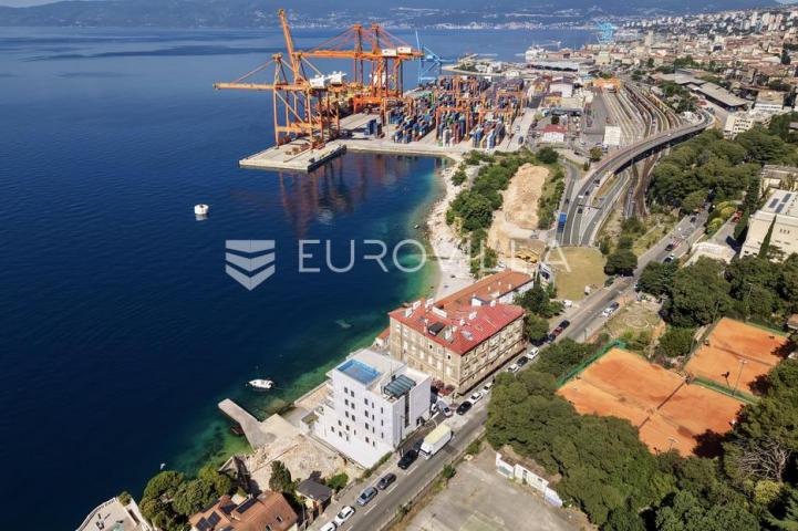 Rijeka, Pećine, NOVOGRADNJA, luksuzan četverosoban stan 163,72 m² prvi red do mora