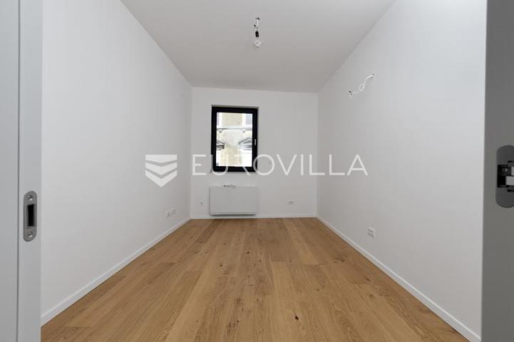 Rijeka, Pećine, NOVOGRADNJA, luksuzan četverosoban stan 163,72 m² prvi red do mora