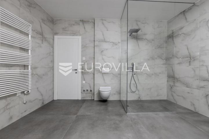 Rijeka, Pećine, NOVOGRADNJA, luksuzan četverosoban stan 163,72 m² prvi red do mora