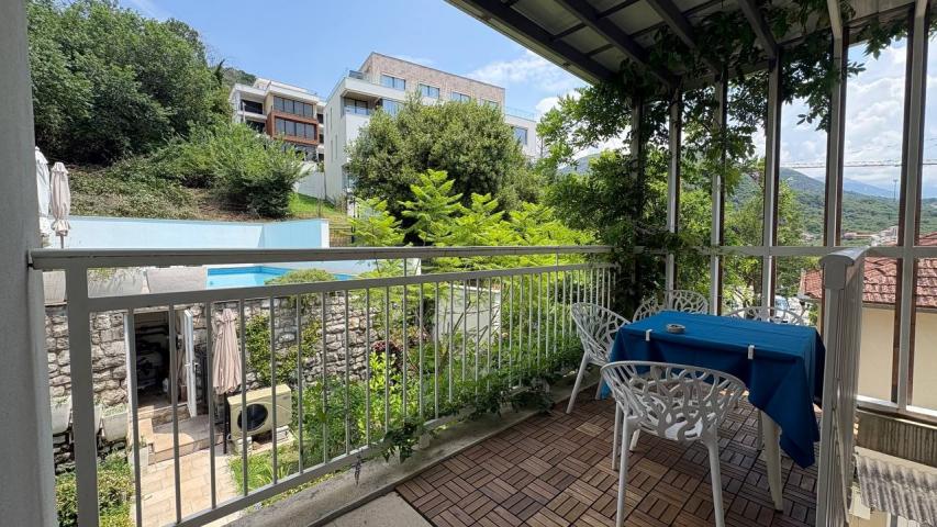 Izdavanje, Stan, 100m2 , Tivat