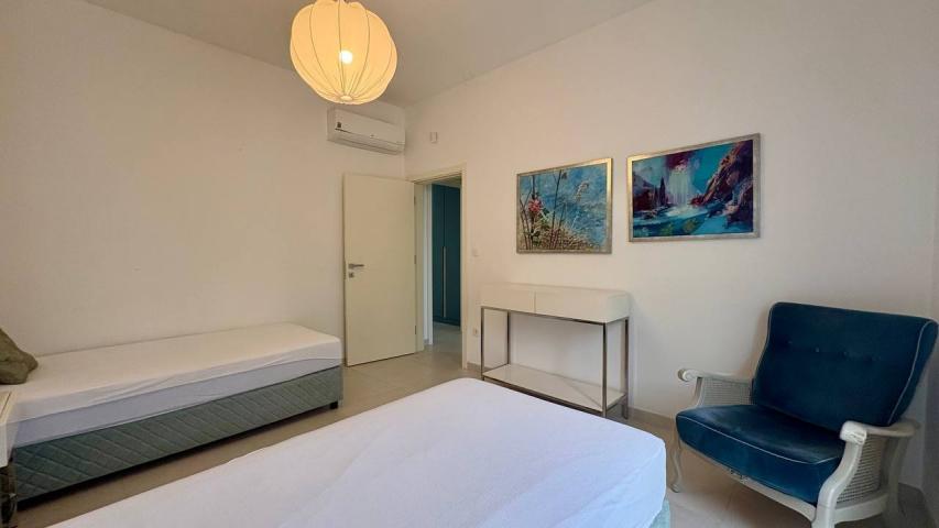 Izdavanje, Stan, 100m2 , Tivat