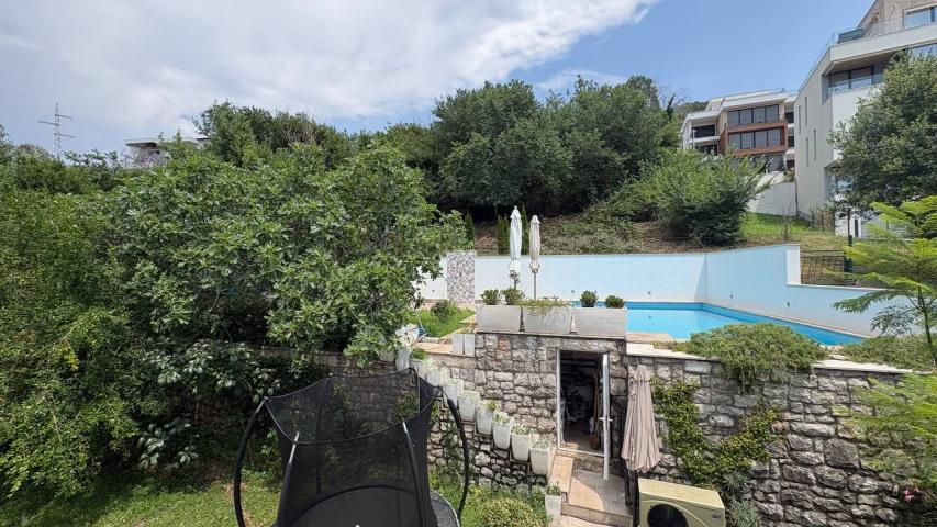 Izdavanje, Stan, 100m2 , Tivat