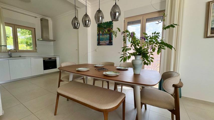 Izdavanje, Stan, 100m2 , Tivat