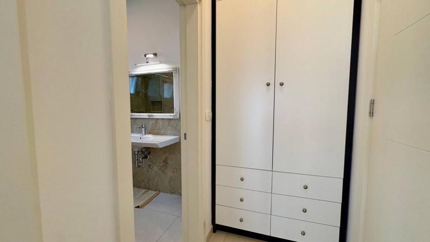 Izdavanje, Stan, 100m2 , Tivat