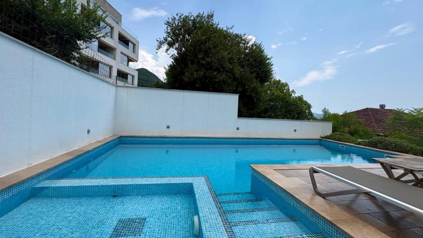 Izdavanje, Stan, 100m2 , Tivat