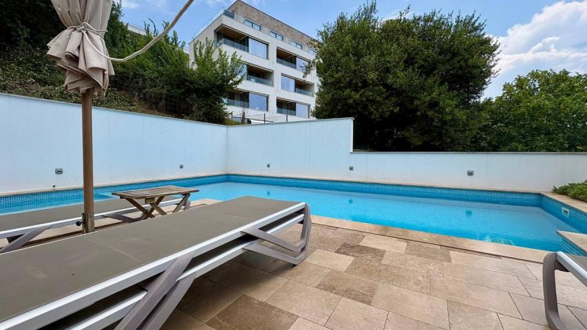 Izdavanje, Stan, 100m2 , Tivat