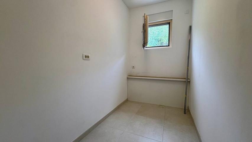 Izdavanje, Stan, 100m2 , Tivat