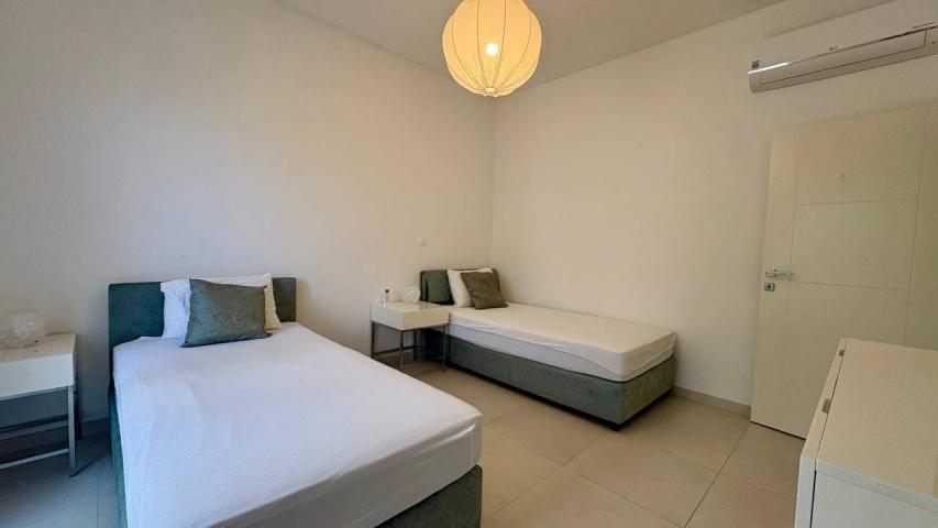 Izdavanje, Stan, 100m2 , Tivat