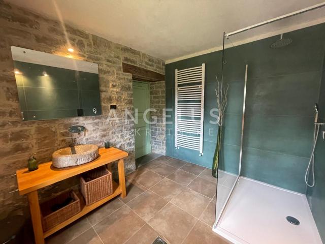 Istra, okolica Grožnjana - kamena kuća, 180m2, dugoročno!