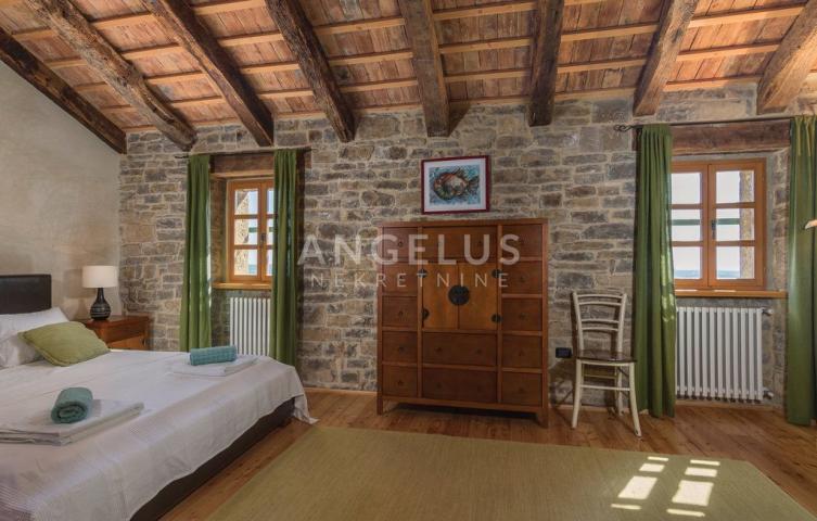 Istra, okolica Grožnjana - kamena kuća, 180m2, dugoročno!