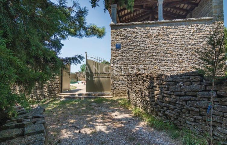 Istra, okolica Grožnjana - kamena kuća, 180m2, dugoročno!