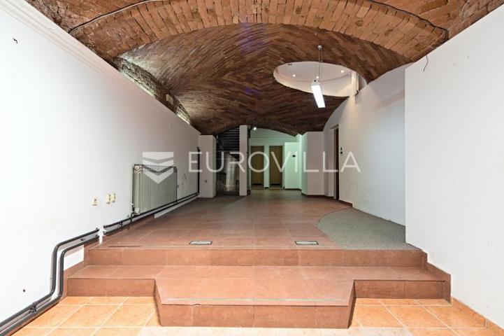 Osijek, Centar, Zakup uličnog poslovnog prostora 283 m², Županijska