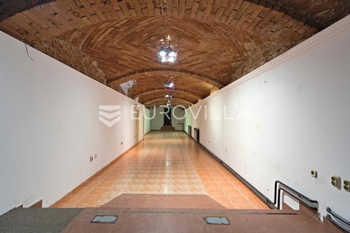 Osijek, Centar, Zakup uličnog poslovnog prostora 283 m², Županijska