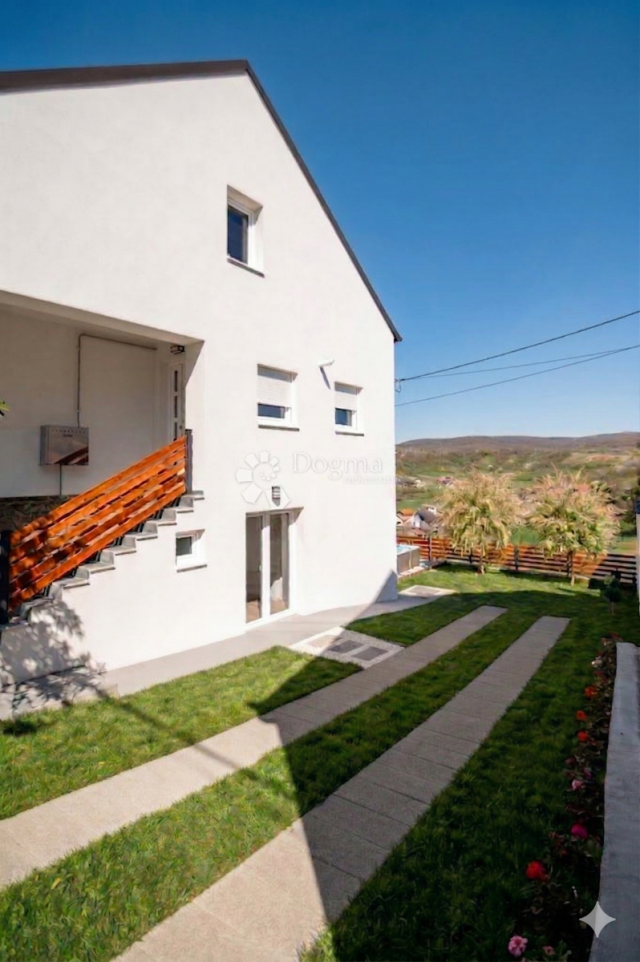 Elegantno obnovljena kuća s pogledom – Daruvar