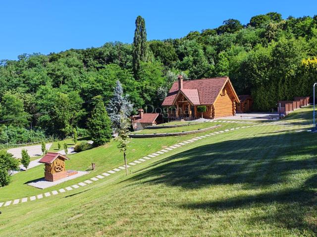 SPEKTAKULARNO IMANJE U PRIRODI – Luksuzna drvena kuća s bazenom, wellnessom i 24.752 m² zemljišta | 
