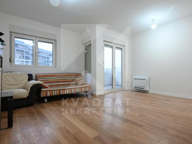 Izdavanje, Dvosoban stan, Podgorica, Central Point, 65m2