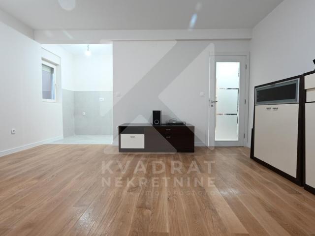 Izdavanje, Dvosoban stan, Podgorica, Central Point, 65m2