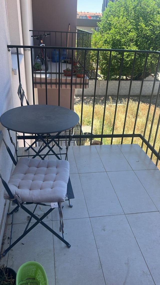 Prodaja namještenog jednosobnog stana 45m² sa parking mjestom – Zabjelo, Podgorica (bez plaćanja por