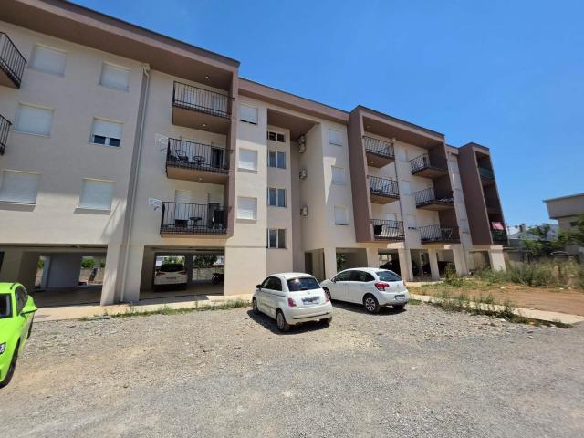 Prodaja namještenog jednosobnog stana 45m² sa parking mjestom – Zabjelo, Podgorica (bez plaćanja por