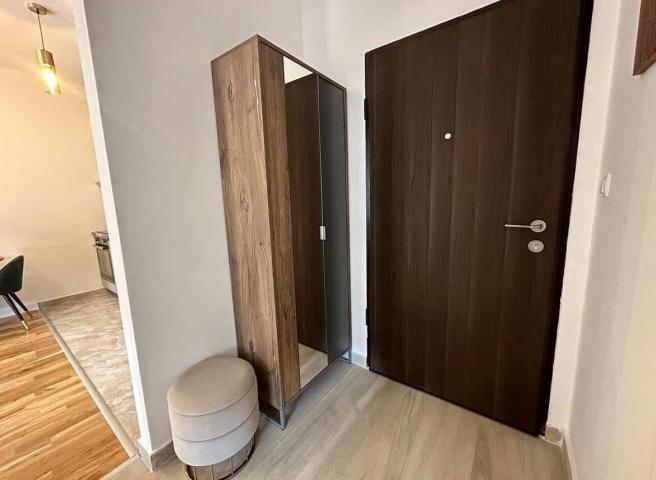 Prodaja namještenog jednosobnog stana 45m² sa parking mjestom – Zabjelo, Podgorica (bez plaćanja por