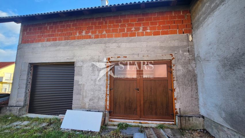 Gorski kotar, Lič - Ekskluzivna prodaja velike obiteljske kuće sa okućnicom