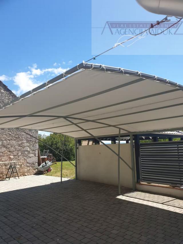 Imotski kuća za odmor 187 m2 + bazen + pomoćni objekti - novo u ponudi