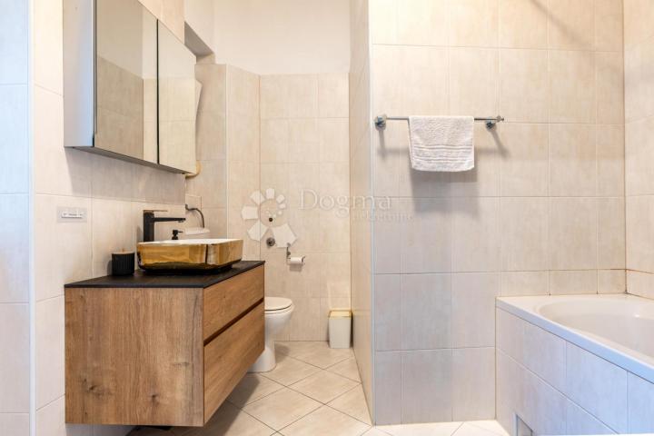Flat Pećine, Rijeka, 106,45m2