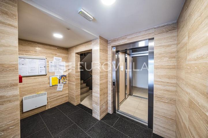 Zagreb, Lanište, Trosoban 90 m² s loggiom i garažnim parking mjestom