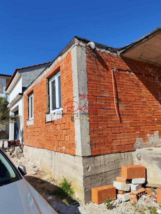 Kuća u izgradnji na otoku Viru – prilika