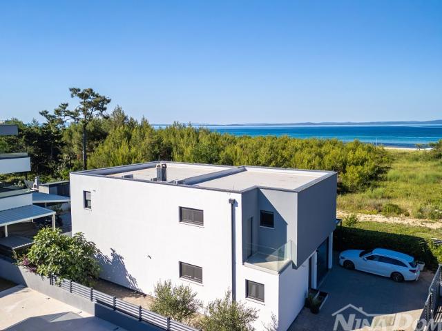 Dalmacija Privlaka Villa s bazenom 1 red do mora. 
