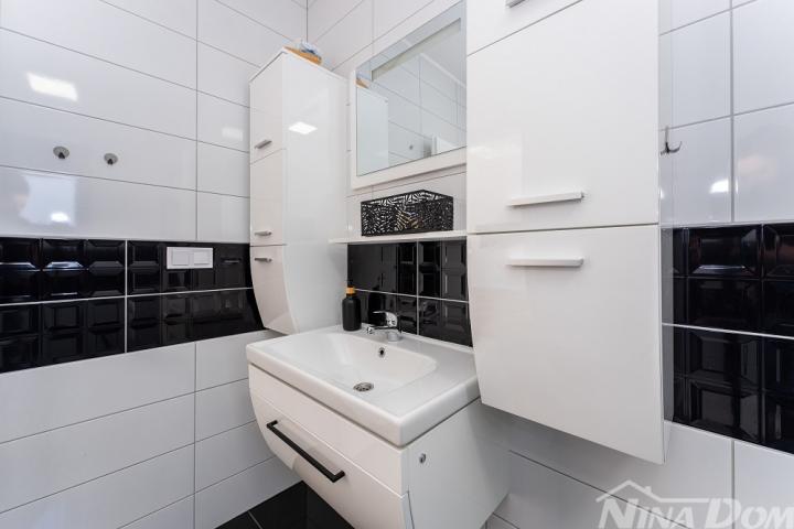 Dalmacija Privlaka Villa s bazenom 1 red do mora. 