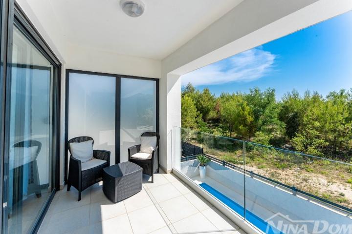Dalmacija Privlaka Villa s bazenom 1 red do mora. 