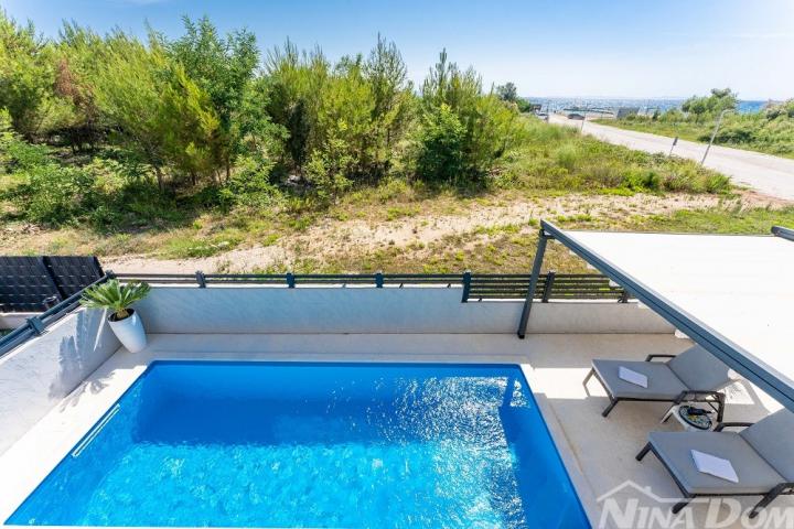 Dalmacija Privlaka Villa s bazenom 1 red do mora. 