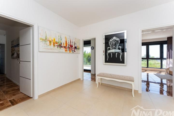 Dalmacija Privlaka Villa s bazenom 1 red do mora. 