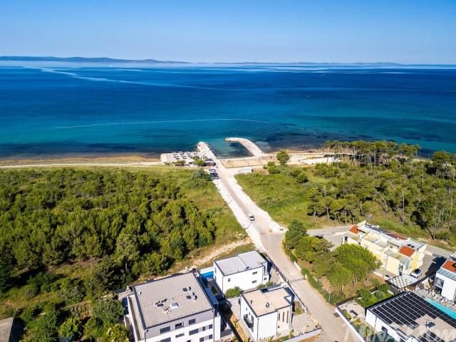 Dalmacija Privlaka Villa s bazenom 1 red do mora. 