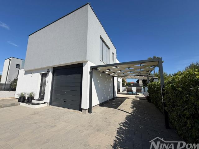 Dalmacija Privlaka Villa s bazenom 1 red do mora. 