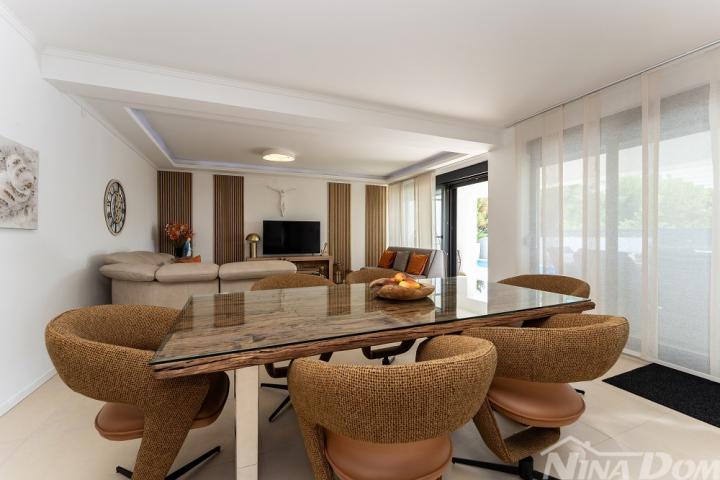 Dalmacija Privlaka Villa s bazenom 1 red do mora. 