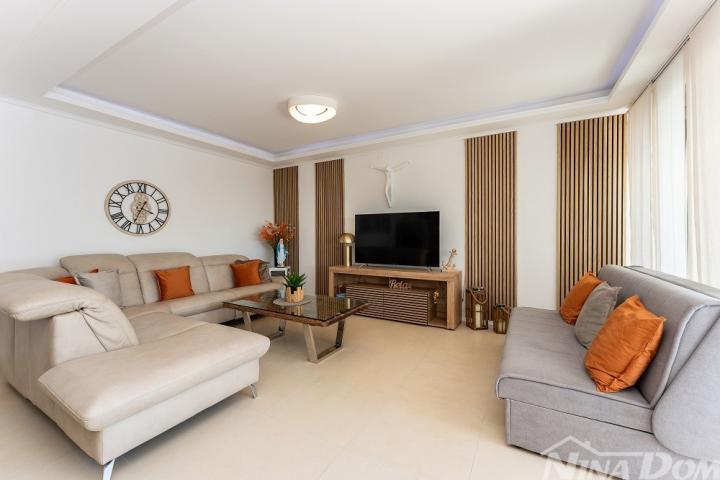 Dalmacija Privlaka Villa s bazenom 1 red do mora. 
