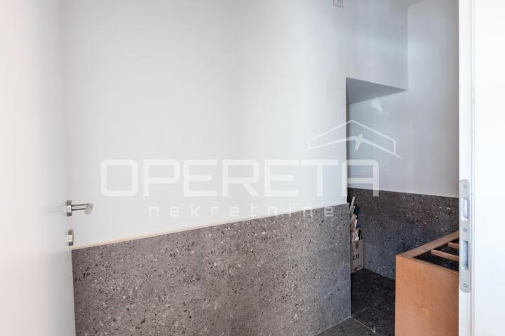 Luksuzni stan, novogradnja u naj užem centru. Parkirno mjesto. Prodaja