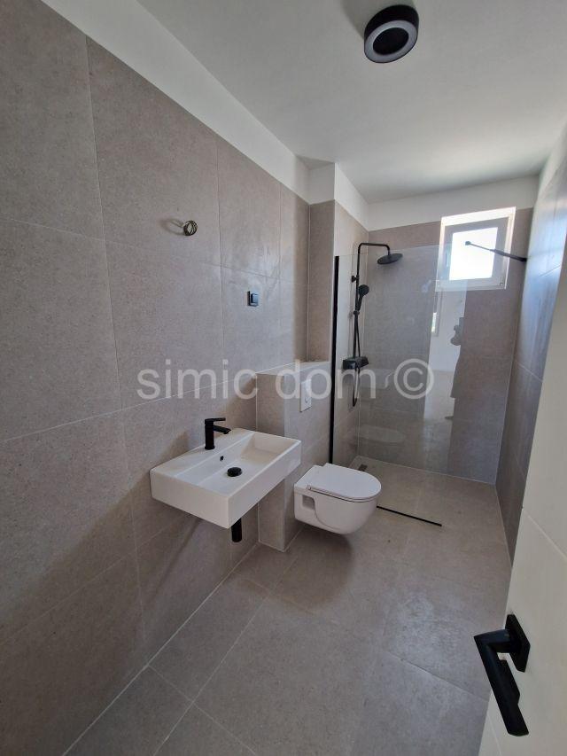 Prostrani penthouse s pogledom blizu plaže, Grebaštica