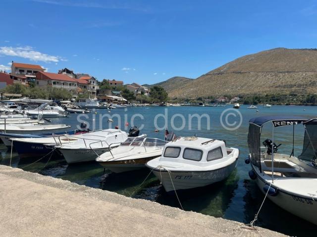 Prostrani penthouse s pogledom blizu plaže, Grebaštica