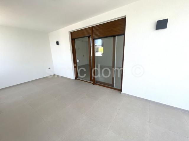 Prostrani penthouse s pogledom blizu plaže, Grebaštica