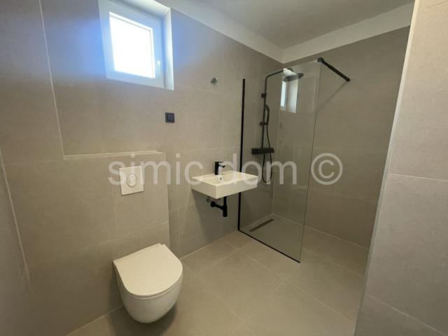 Prostrani penthouse s pogledom blizu plaže, Grebaštica